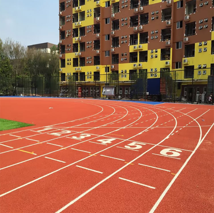 塑胶跑道造价分析：每平米成本及施工费用